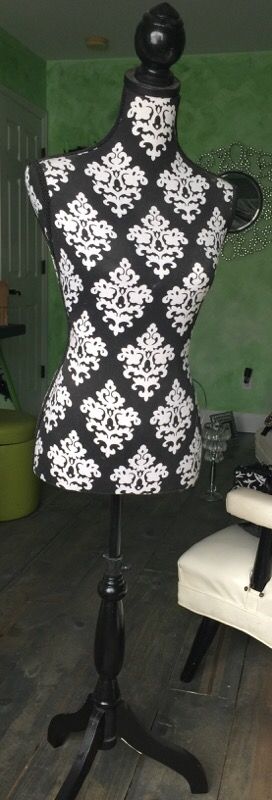Damask mannequin