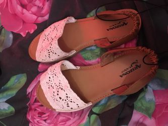 Woman’s sandals 9 1/2