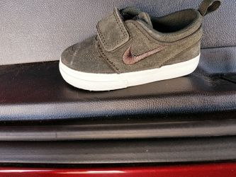 Nike Kids size 5,6,7