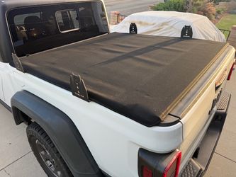 Mopar Jeep Gladiator JT factory roll-up Tonneau Cover