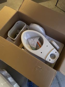 Vomlor ADA Toilet 17 in. Chair Height 1.28 GPF Single Flush Elongated 2-Piece Toilet in Bone w/ Map Flush 1000g, Seat Included