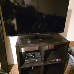 “40” Samsung TV + Xbox 360 + Controller + Stand – $80 pickup 