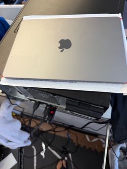 💻 Apple MacBook Air 13.6” M2 – 16GB RAM – 256GB SSD – Space Gray – Excellent Battery