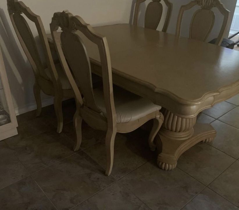 Table & Chairs