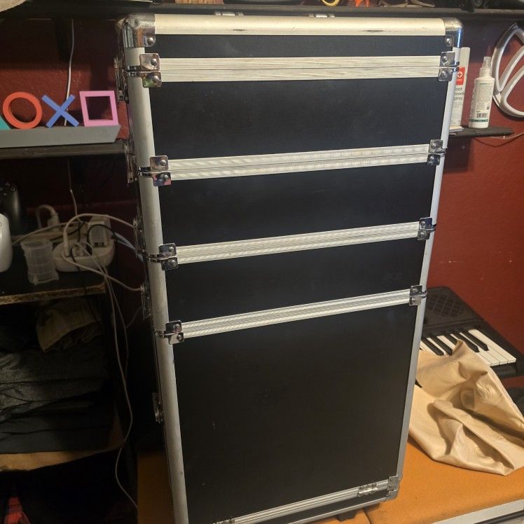 Makeup box rolling car