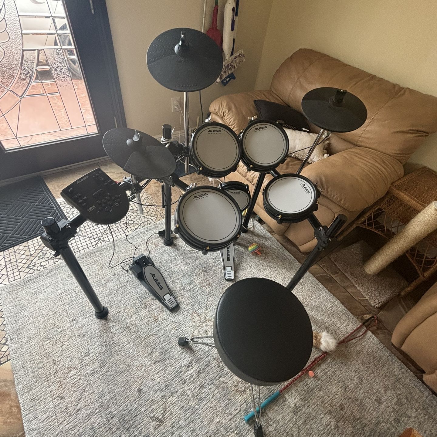 Alesis Surge Drumset with sticks and throne