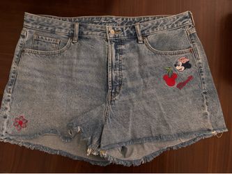 Women’s Minnie Mouse Denim Shorts Size 18