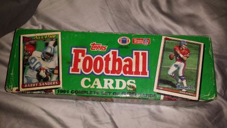 Complete set of 1991 Topps football cards