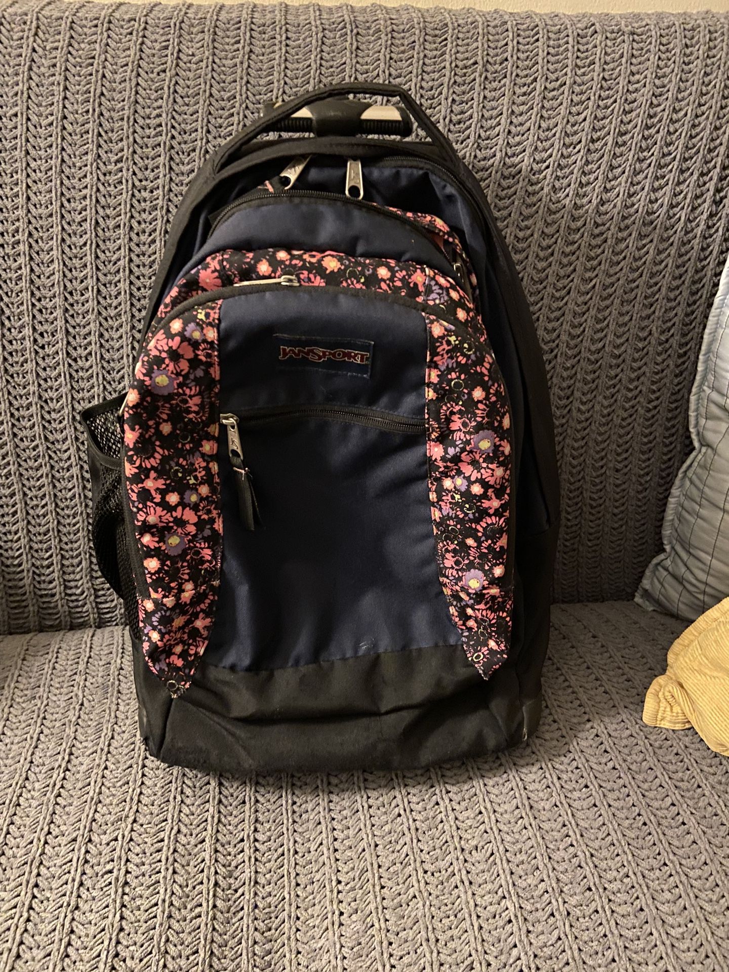 Large Jansport Pull Backpack With A lot Of Compartments