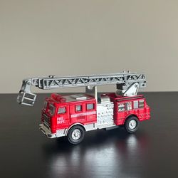 Shing Fat Red Fire Truck 052 Die Cast Pullback Toy Extension Ladder 2019