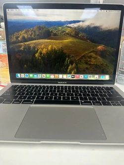 Apple MacBook Air 13-Inch Laptop 2018 8gb ram 120 GB hardrive w charger LIKE NEW
