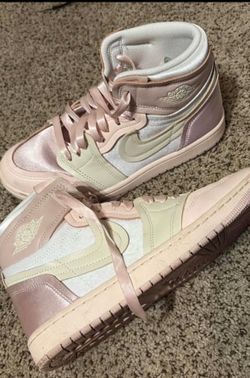 Women’s pink  jordans