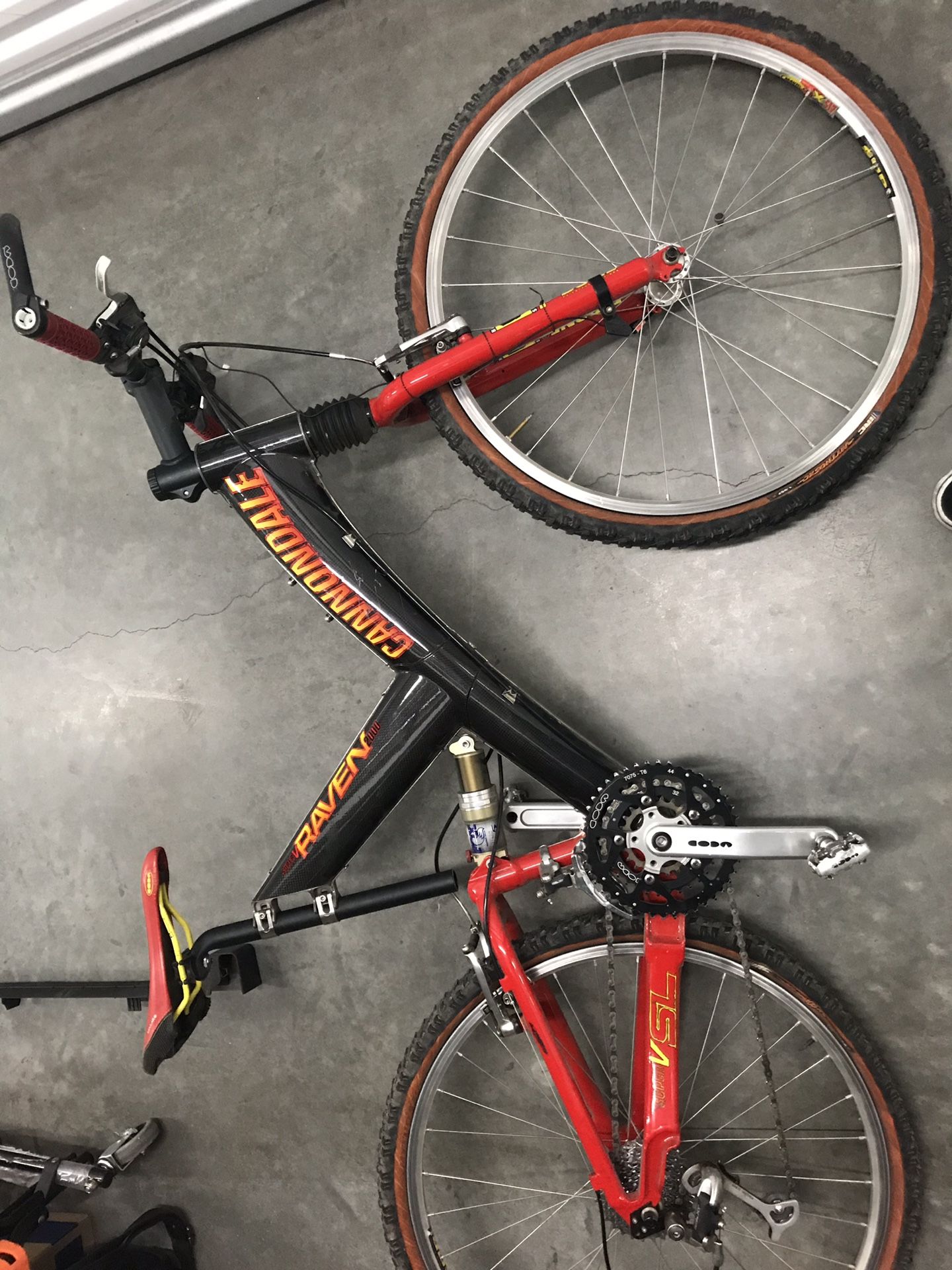 CANNONDALE Carbon fiber bike (Raven)