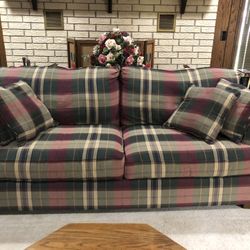 Like New 71/2 Foot Couch 