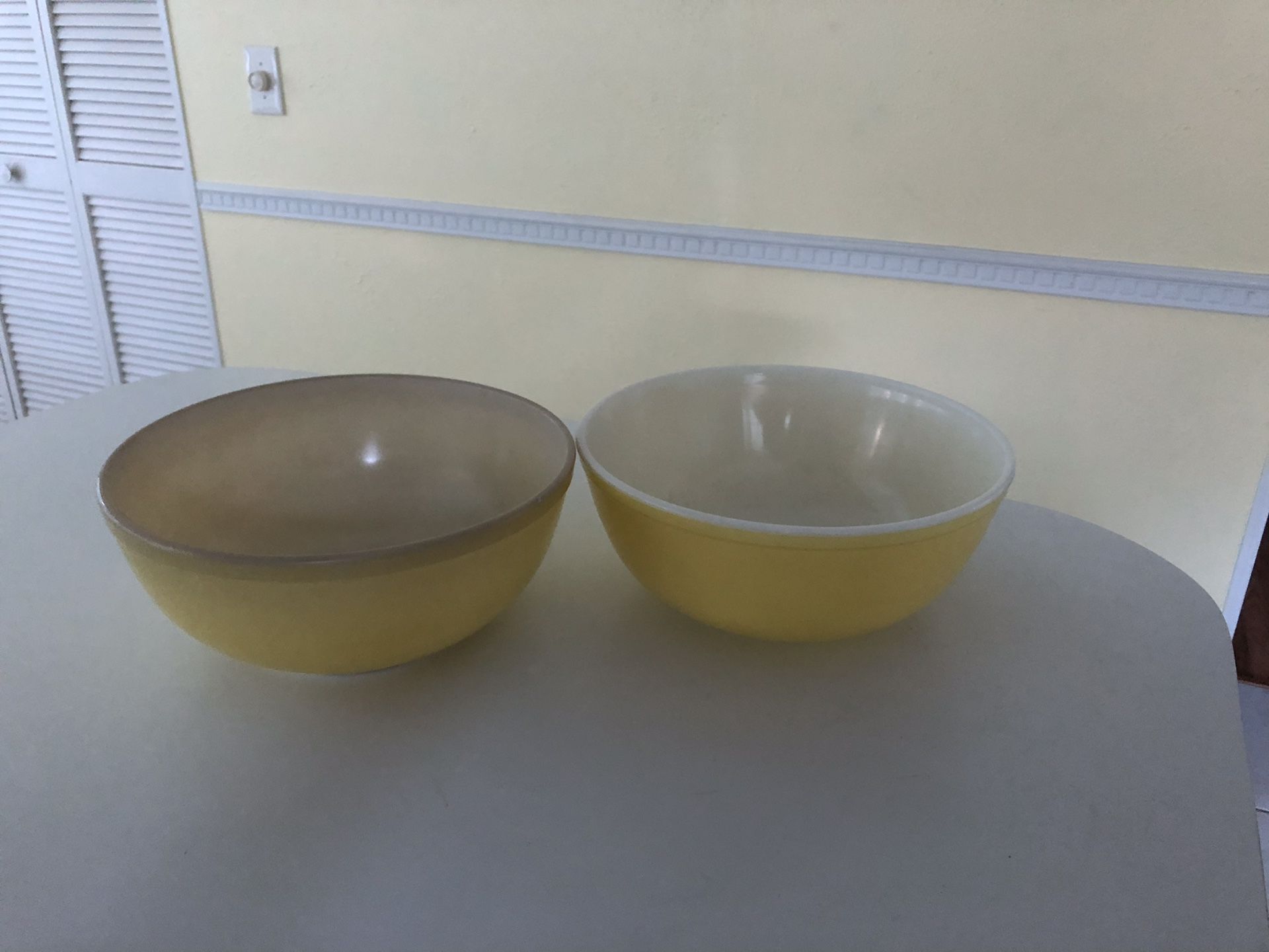 Glass Pyrex Bowls - Large Yellow