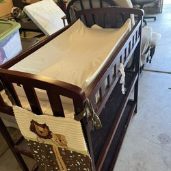 🍼✨ Changing Table with Pad + Storage Shelves – Great Condition! ✨🍼