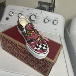 woman Vans 7 1/2