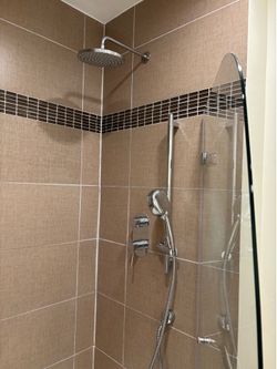 Bathroom Shower Door (complete tub/shower) 58 in H, and 34 in W., with complete shower tub kit as shown on the pictures. (Used)