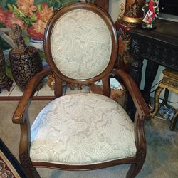Accent Chair 