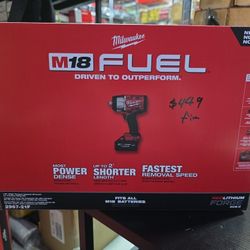 Milwaukee
M18 FUEL 18V Lithium-Ion Brushless Cordless 1/2 in. High Torque Impact Wrench w/Friction Ring FORGE Kit