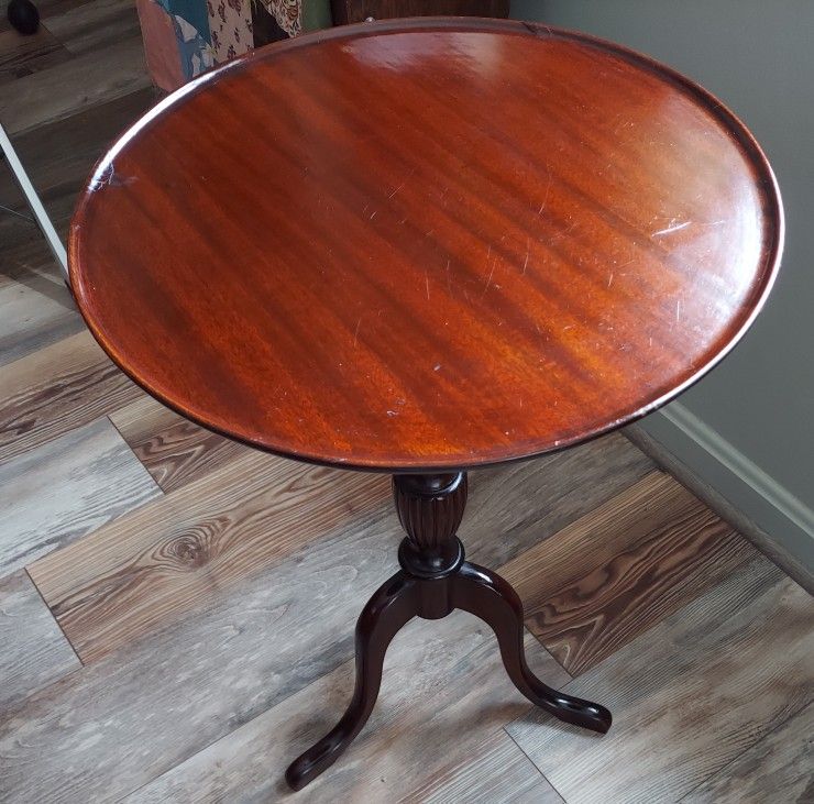 Table, Antique Mahogany George W Fifield Tilt Candle Stick  Table