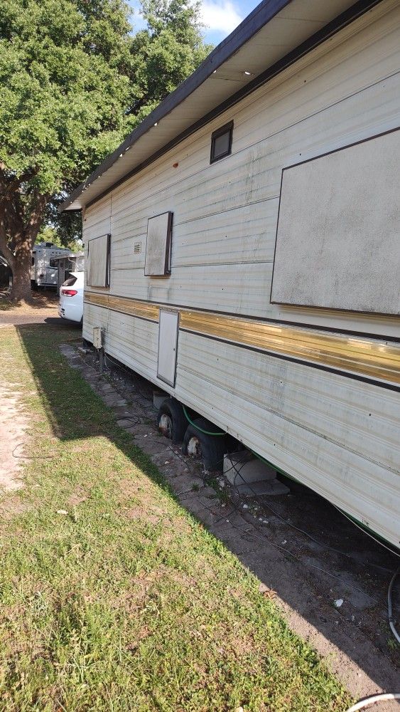 1983 Park Modern RV 33ft