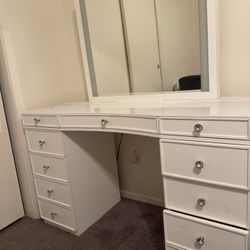 10 Drawer Vanity 