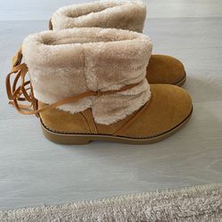 Women's boots size 7