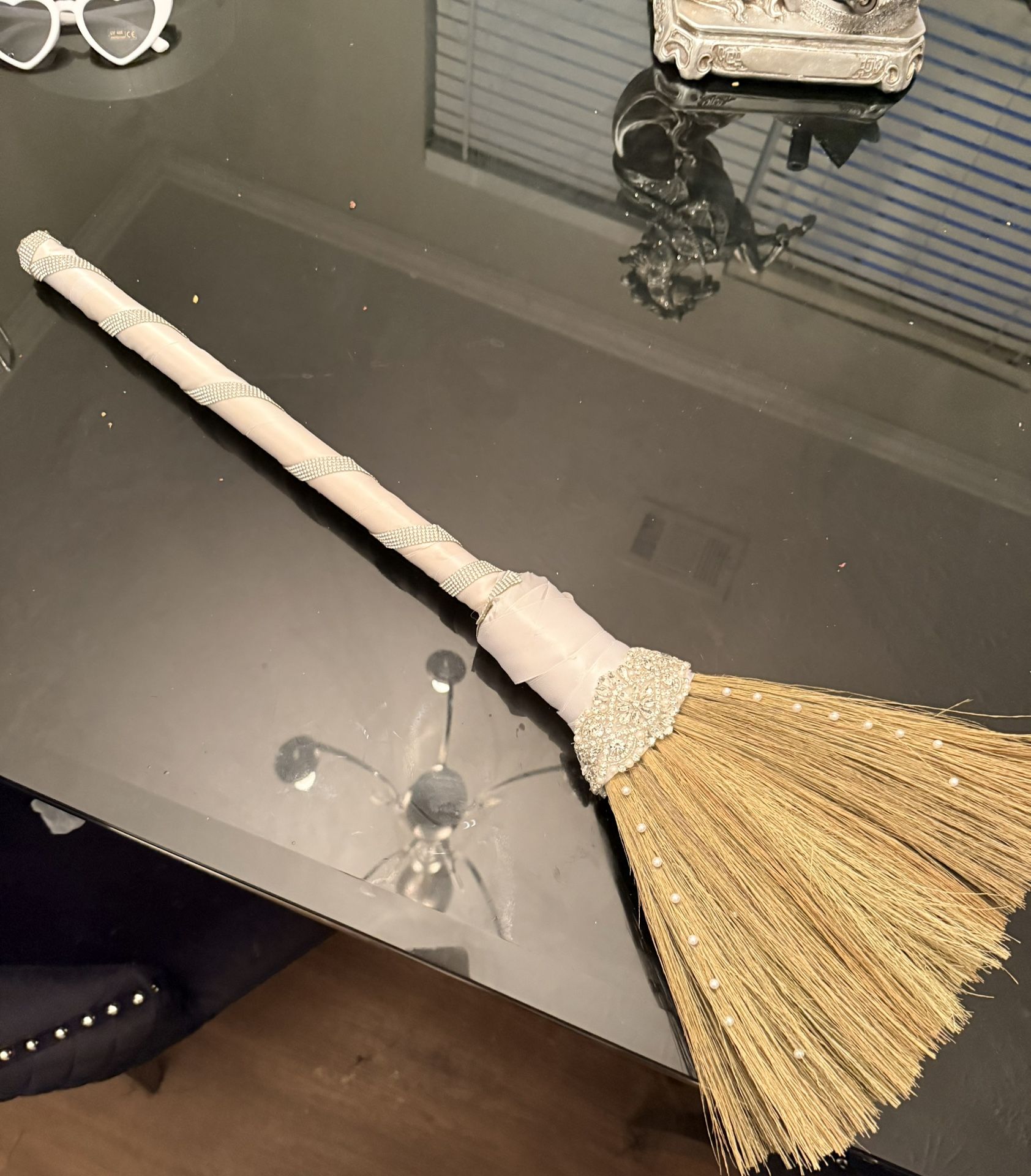 Jumping broom Wedding