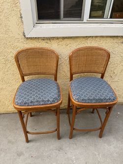 Lot of 2 vintage barstools