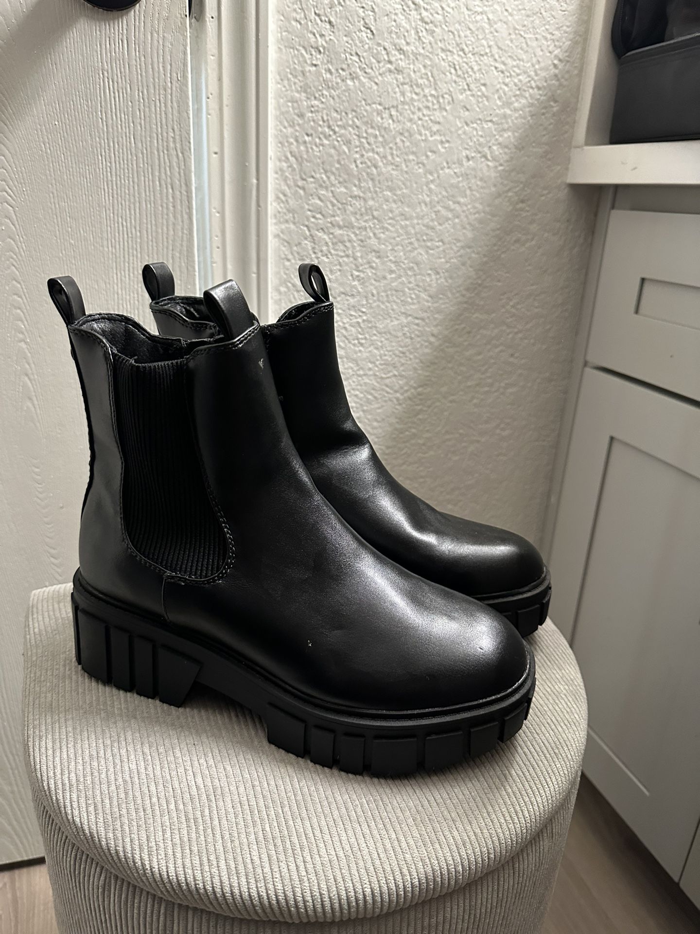 Madden NYC Chnky Lug Chls Boots