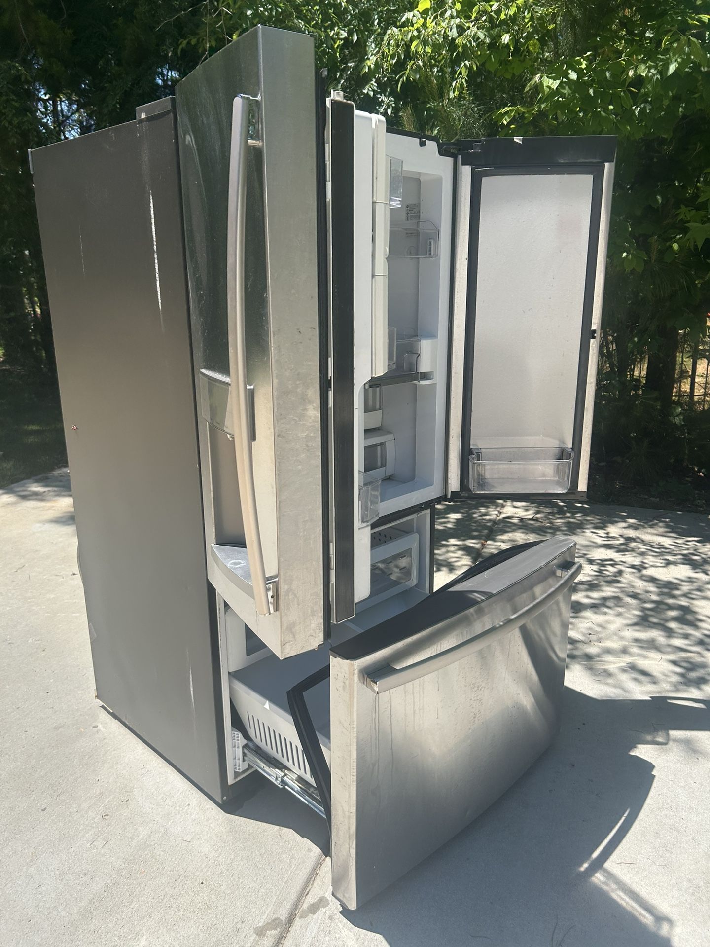 Free Delivery ๐! French Door Fridge