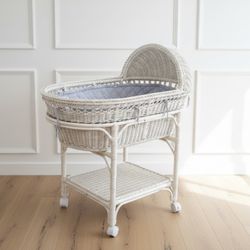 Pottery Barn Kids White Wicker Rattan Rolling Baby Bassinet! Excellent condition! Retails $399 38x23x39in 