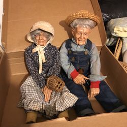 Collectible William WallaceJr. Grandma &Grandpa Porcelain Dolls