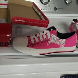 Womens Pink Bucs Sneakers