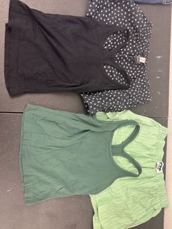 Women's Tank Tops 2 shorts 2 Bundle of 4