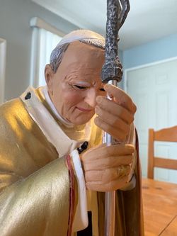Pope Paul   II   Statue
