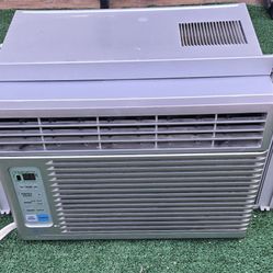 LG - Window AC - 6500BTU
