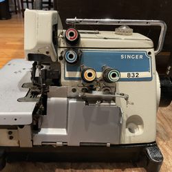 Singer 832 Sewing Machine 