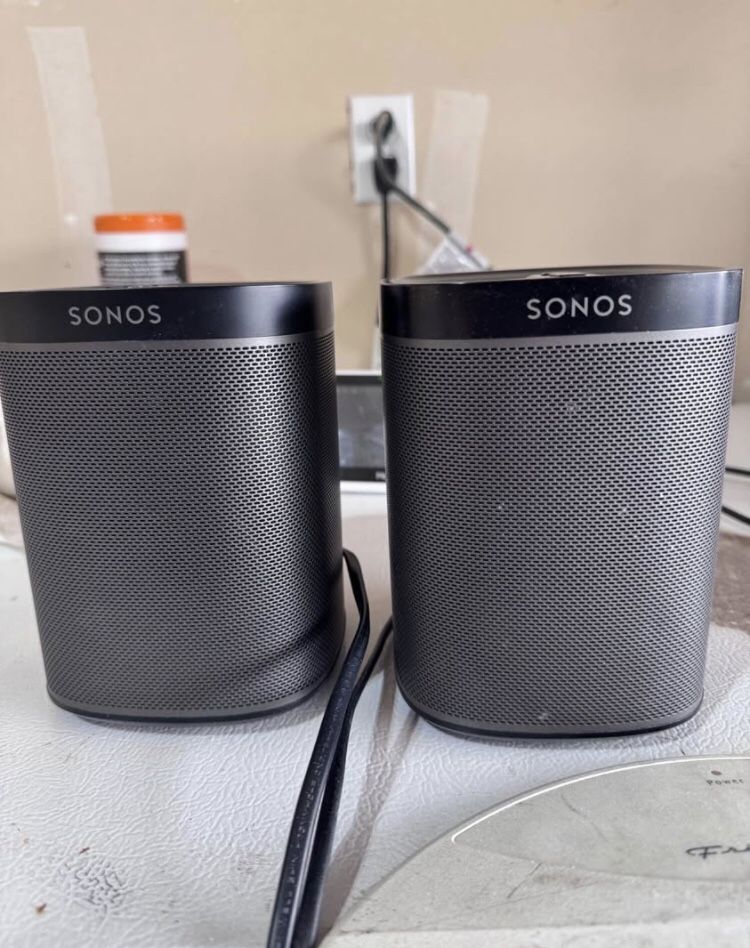 Sonos Play Bar and Speaker Set