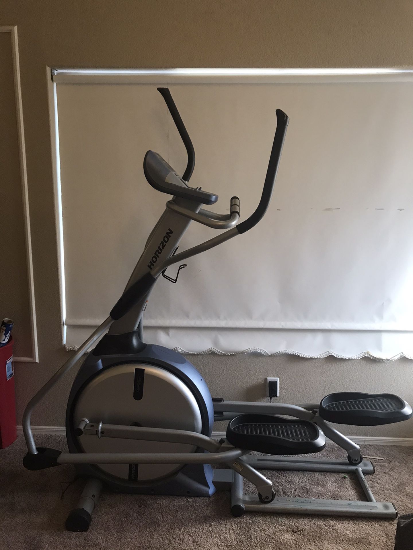 Horizon elliptical workout machine