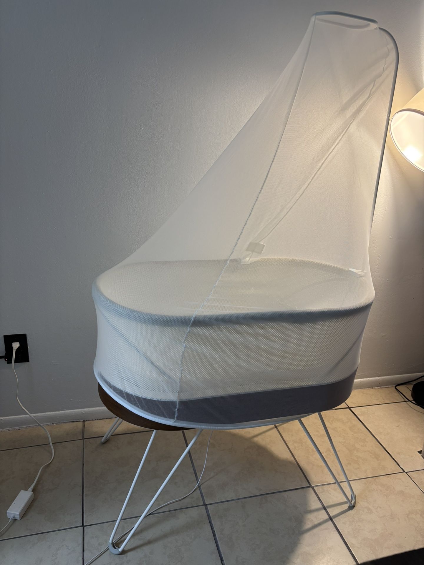 SNOO Smart Sleeper Bassinet W/ Mosquito Net