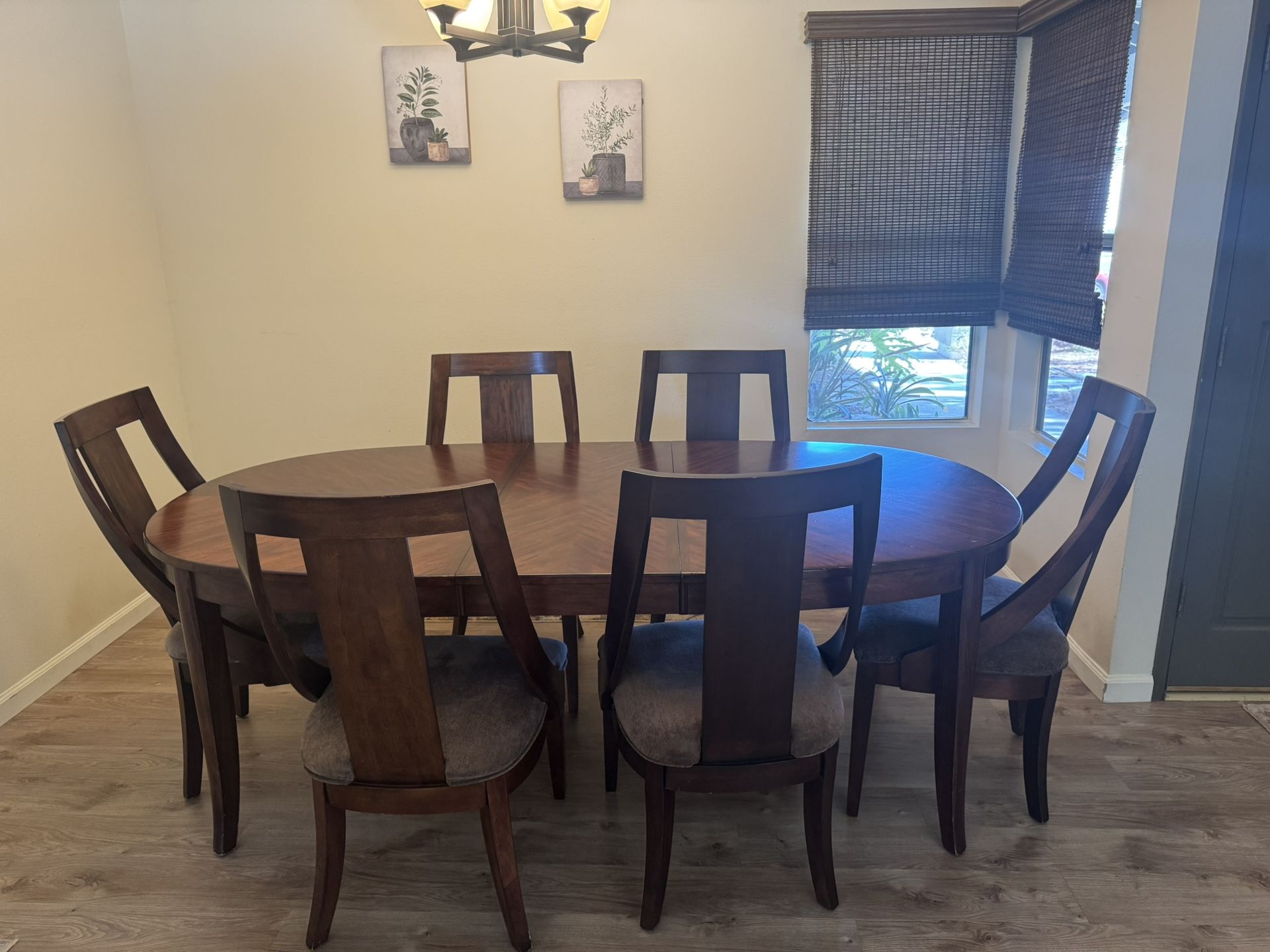 Dinning Room Table with 6 Chairs 