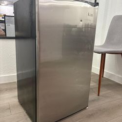 Mini Fridge / Freezer