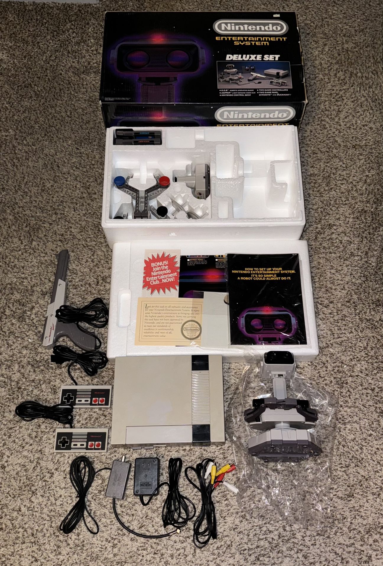 NINTENDO ENTERTAINMENT SYSTEM NES CONSOLE WITH VIDEO GAME, ROB THE ROBOT & CONTROLLER