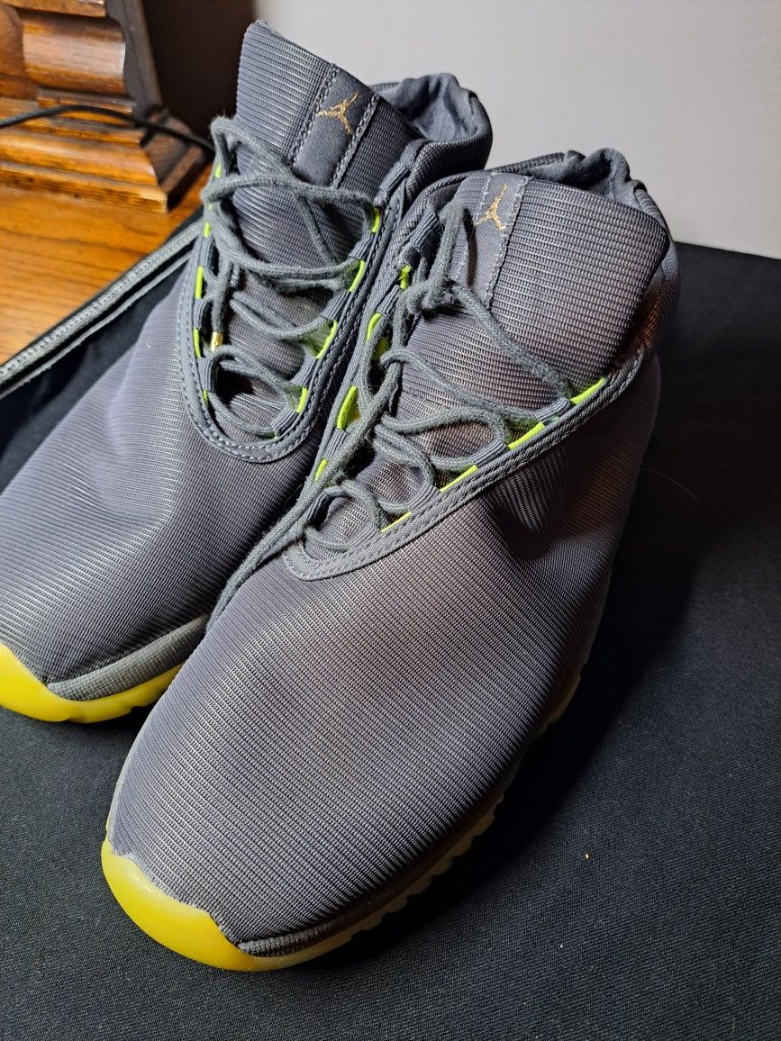 Jordan's Grey. 91/2