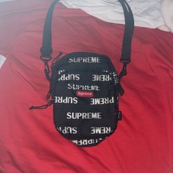 Supreme Bag Fading On Some Parts But Other Than That Nothing Wrong With It “offer Up”