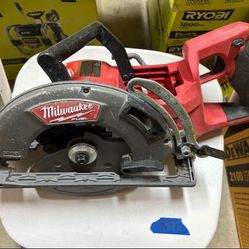 Milwaukee M18 FUEL 18V Lithium-Ion Cordless 7-1/4 in. Rear Handle Circular Saw (Tool-Only)