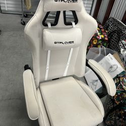 Gaming chair 