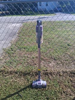 NICE SHARK CORDLESS STICK VACUUM JUST NEEDS A CHARGER